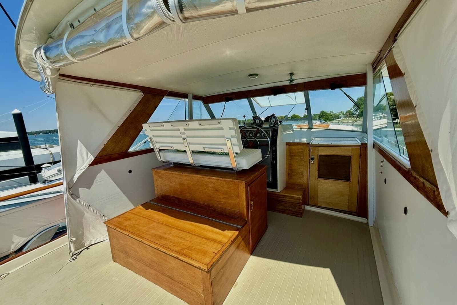 1967 Chris-Craft 47 Commander