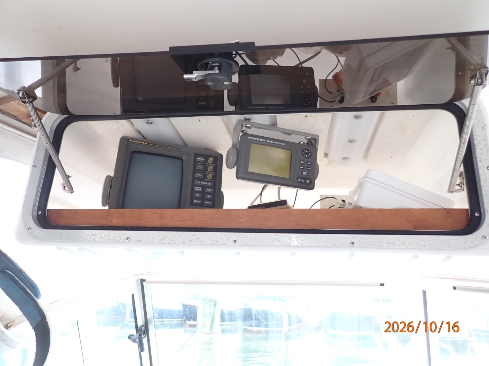 26' Shamrock helm overhead electronics