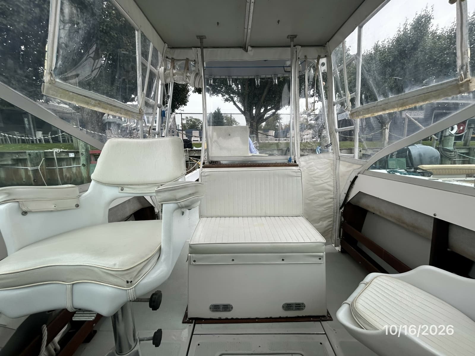 26' Shamrock helm aft