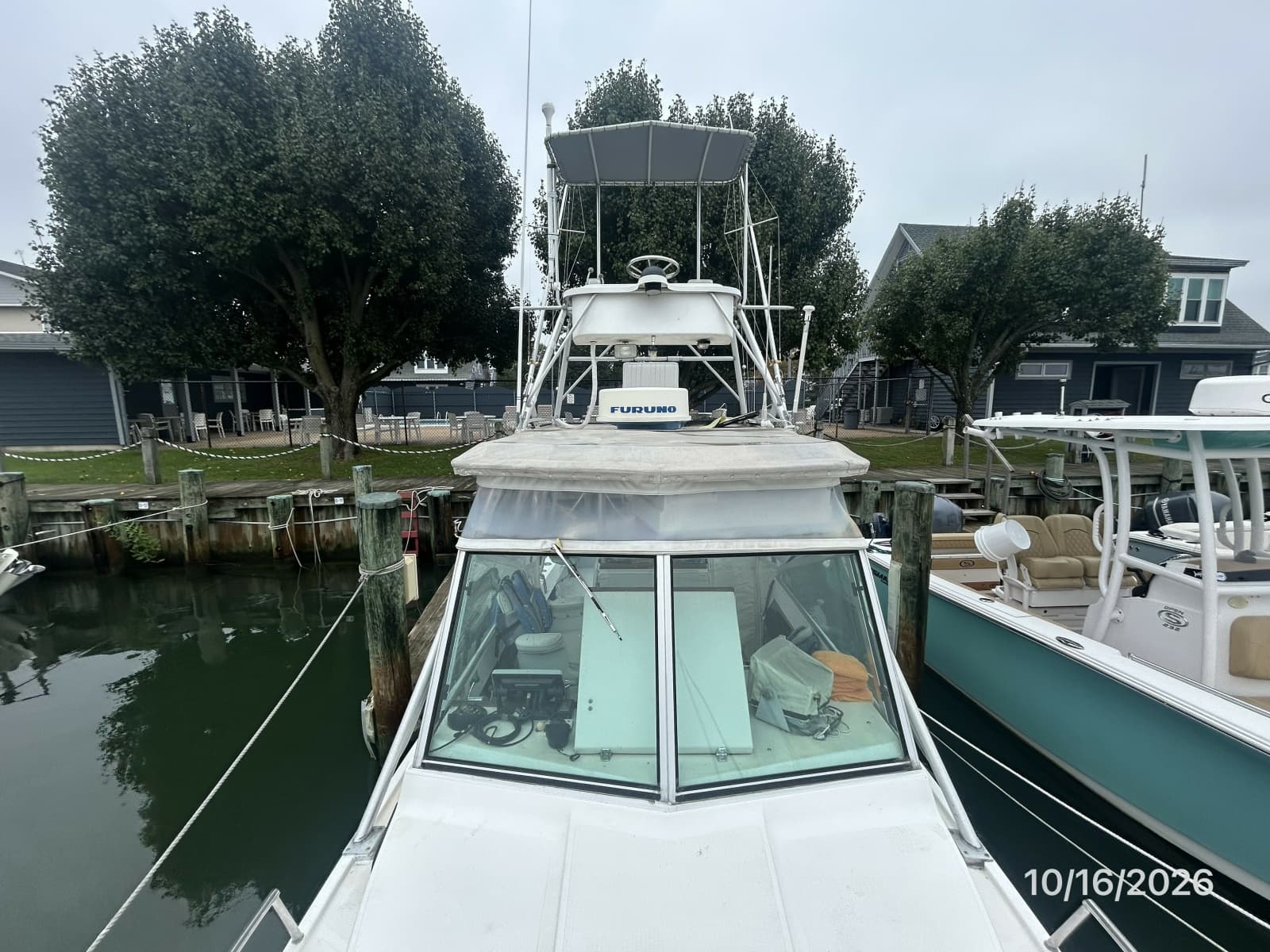 26' Shamrock foredeck aft