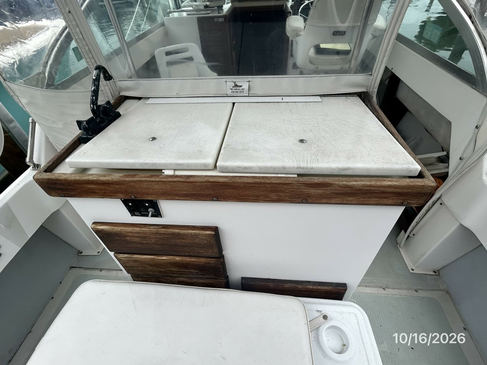 26' Shamrock cockpit sink-livewell-storage
