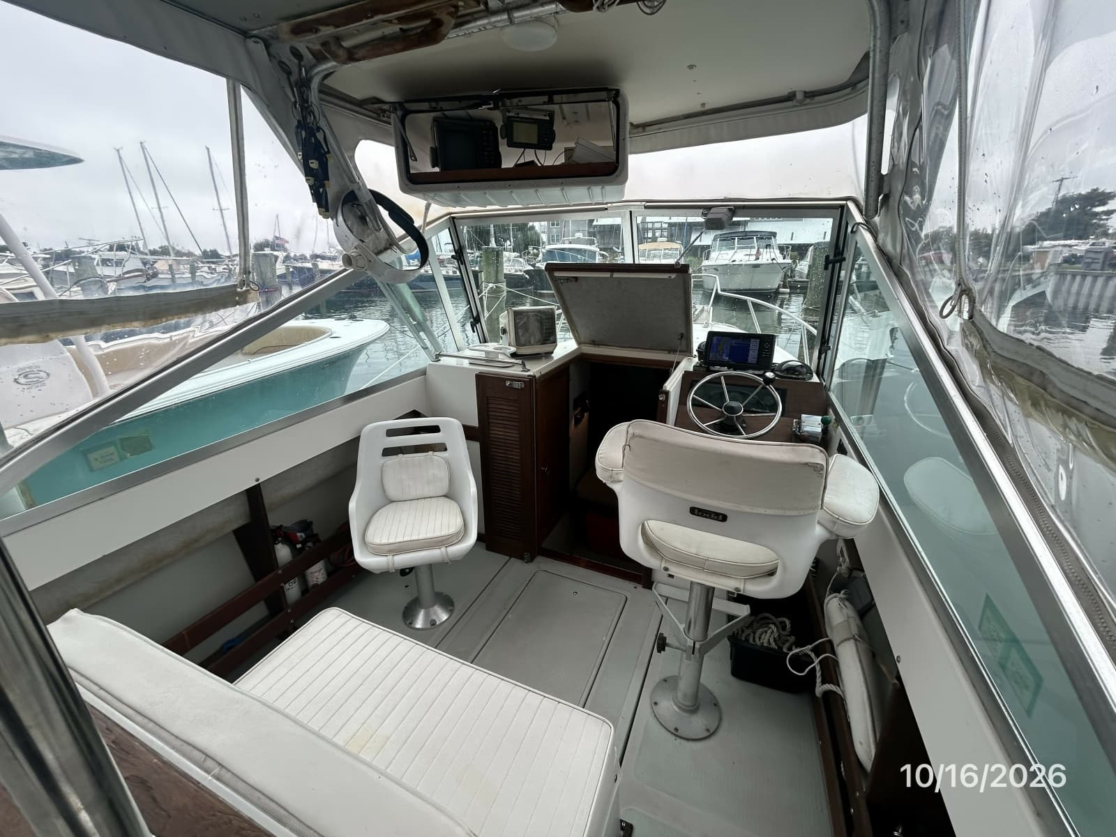 26' Shamrock helm forward