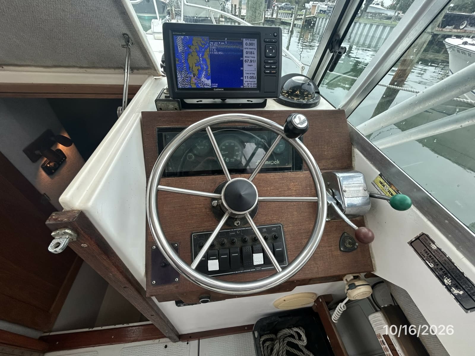 26' Shamrock helm2