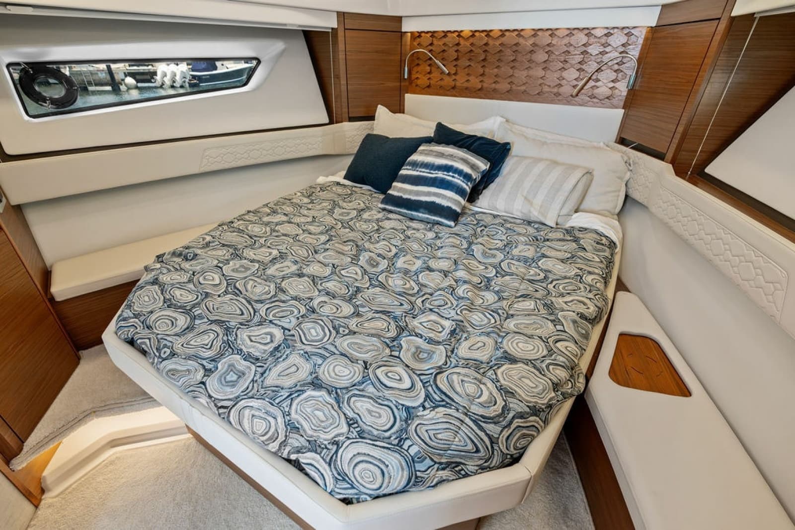 2024 Tiara Yachts 48 LE