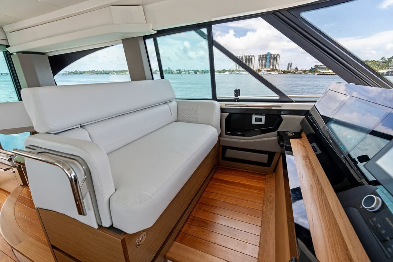 2024 Tiara Yachts 48 LE