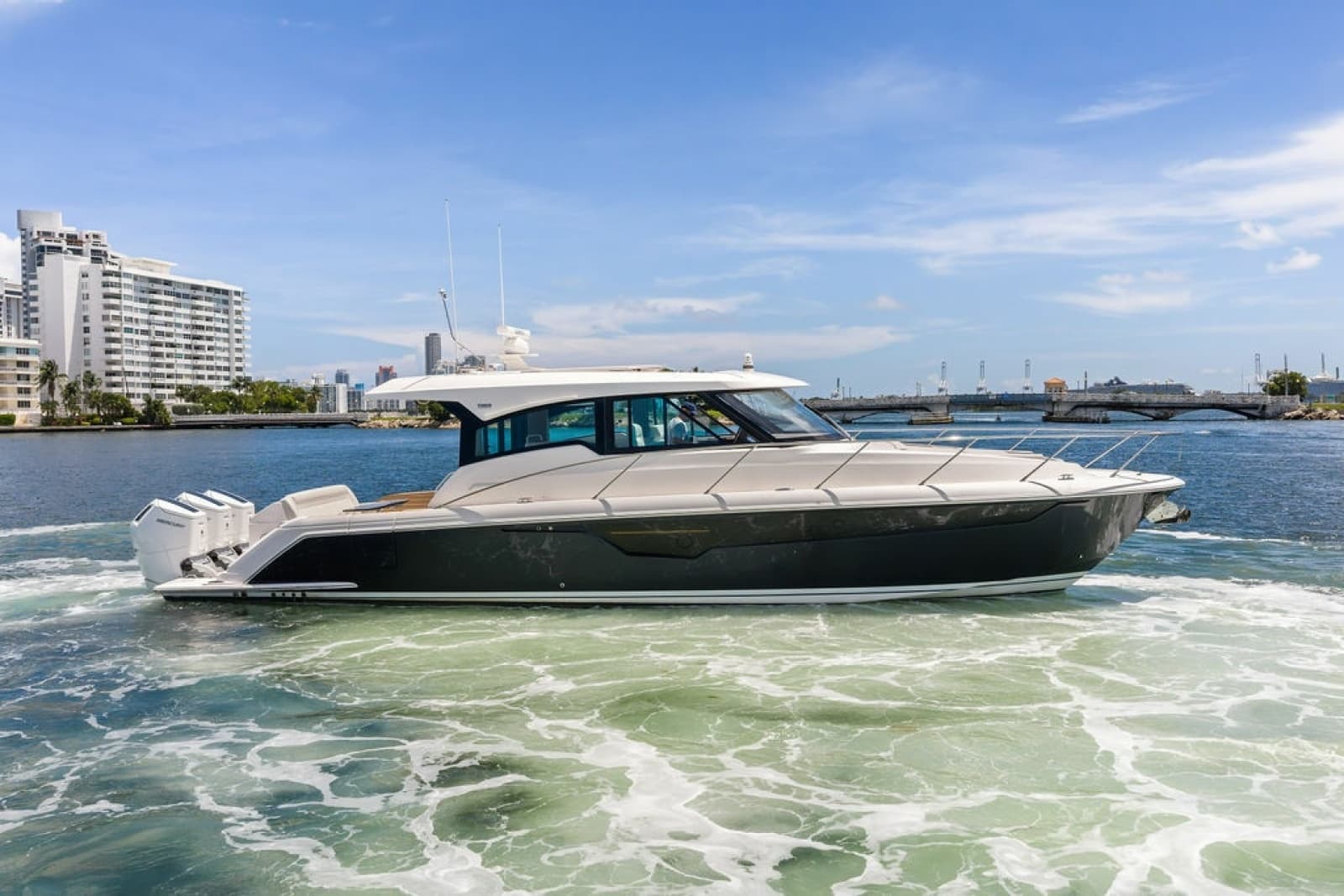 2024 Tiara Yachts 48 LE