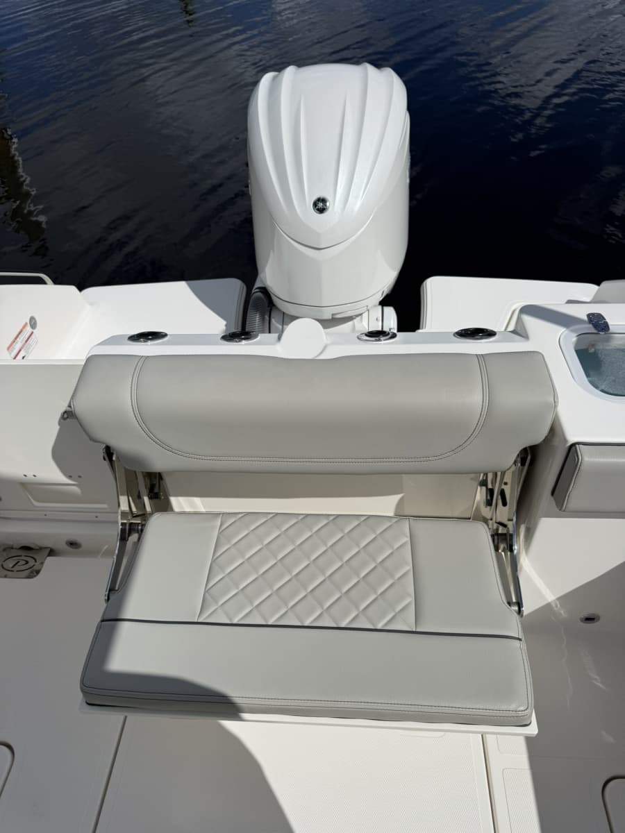 2023 Pursuit S248