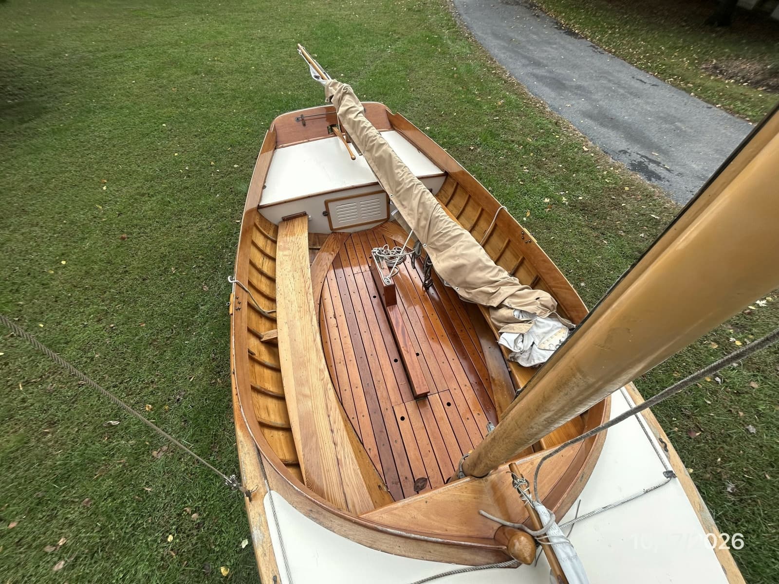 Haven 12.5 cockpit aft