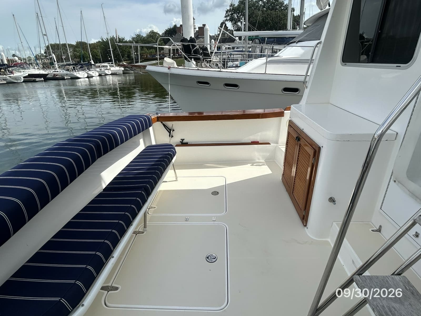 42' Sabre cockpit port