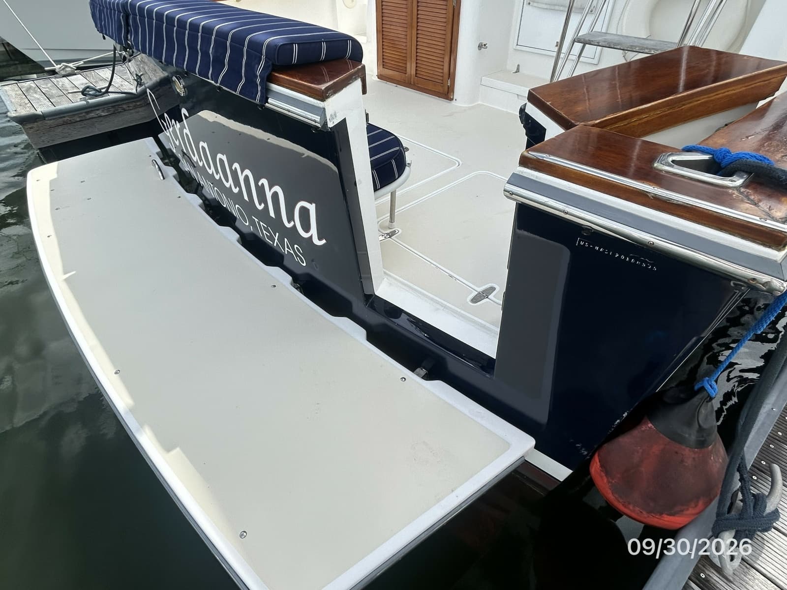 42' Sabre swimplatform