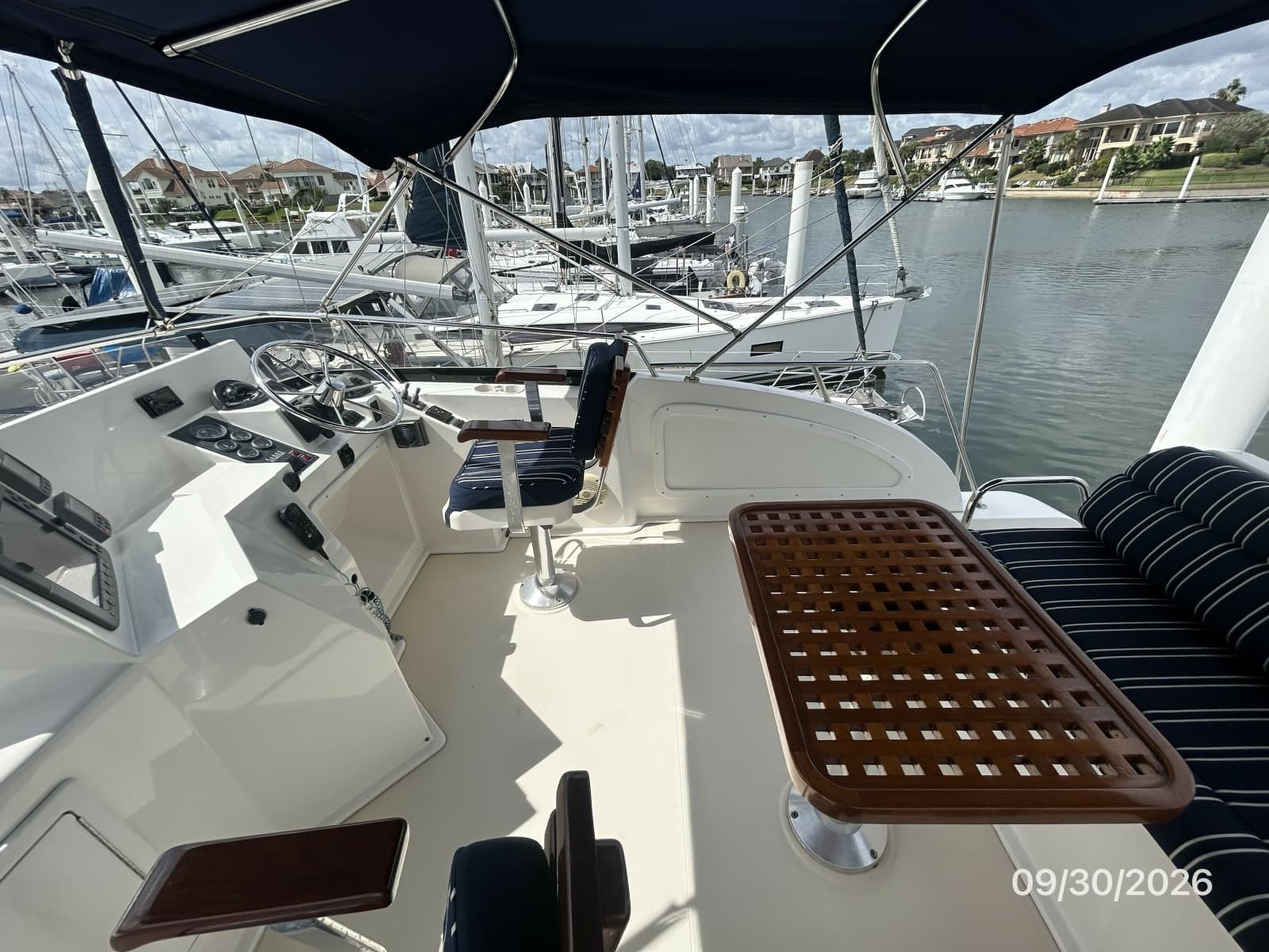 42' Sabre flybridge starboard