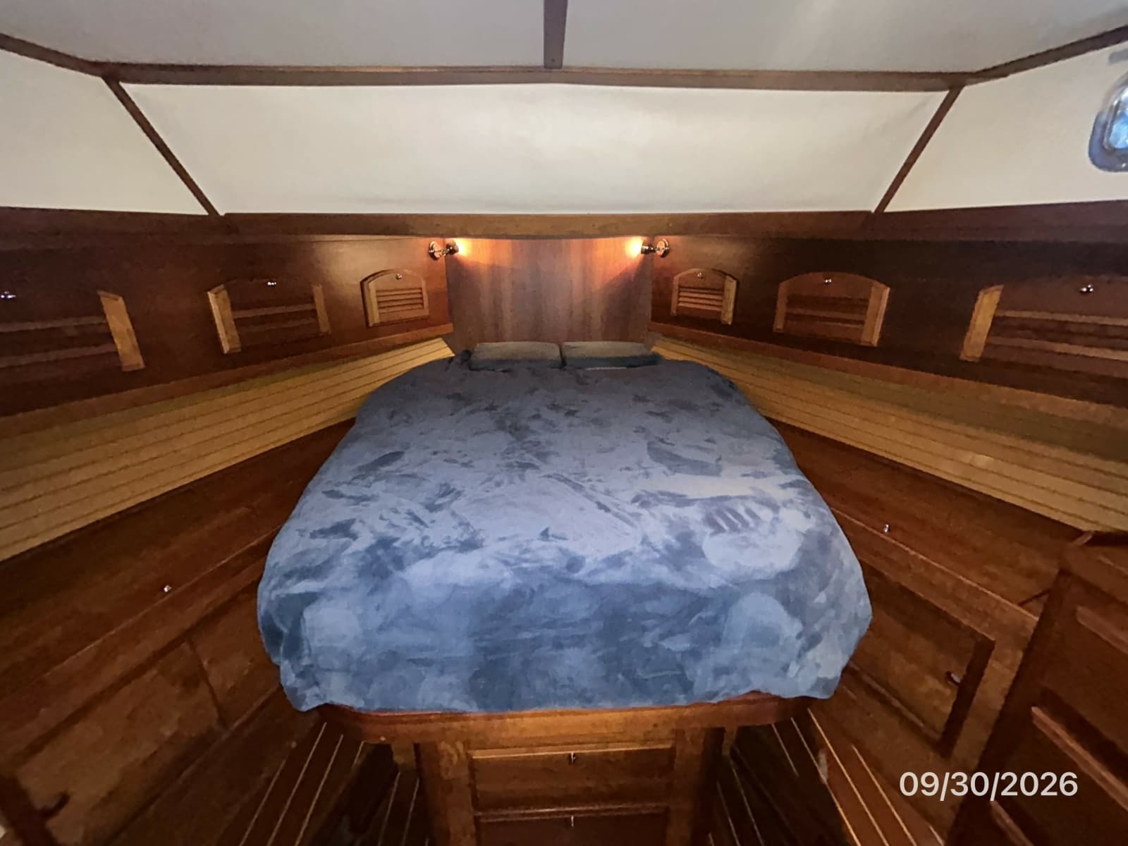 42' Sabre master stateroom