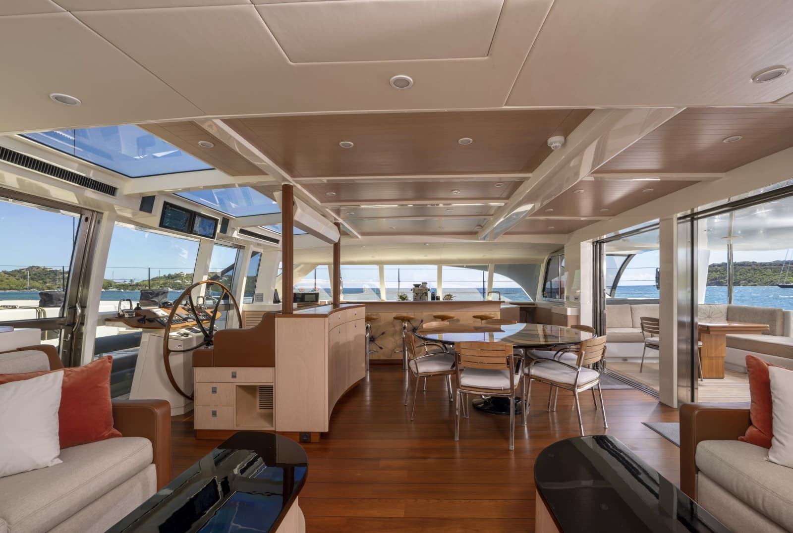 2010 Gunboat 
