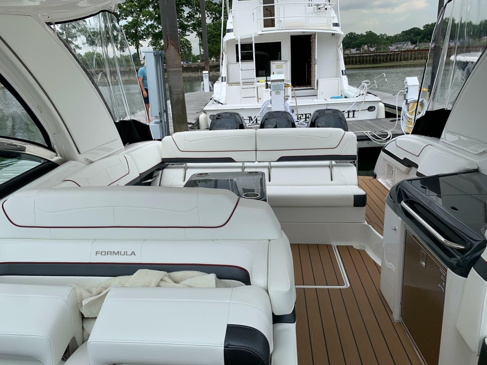 2021 Formula 350 Crossover Bowrider OB