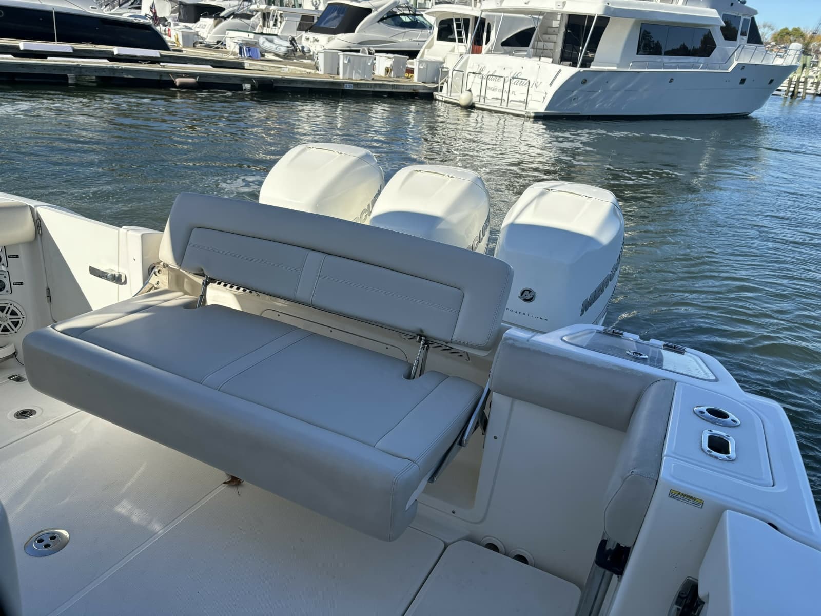 2018 Boston Whaler 350 Realm