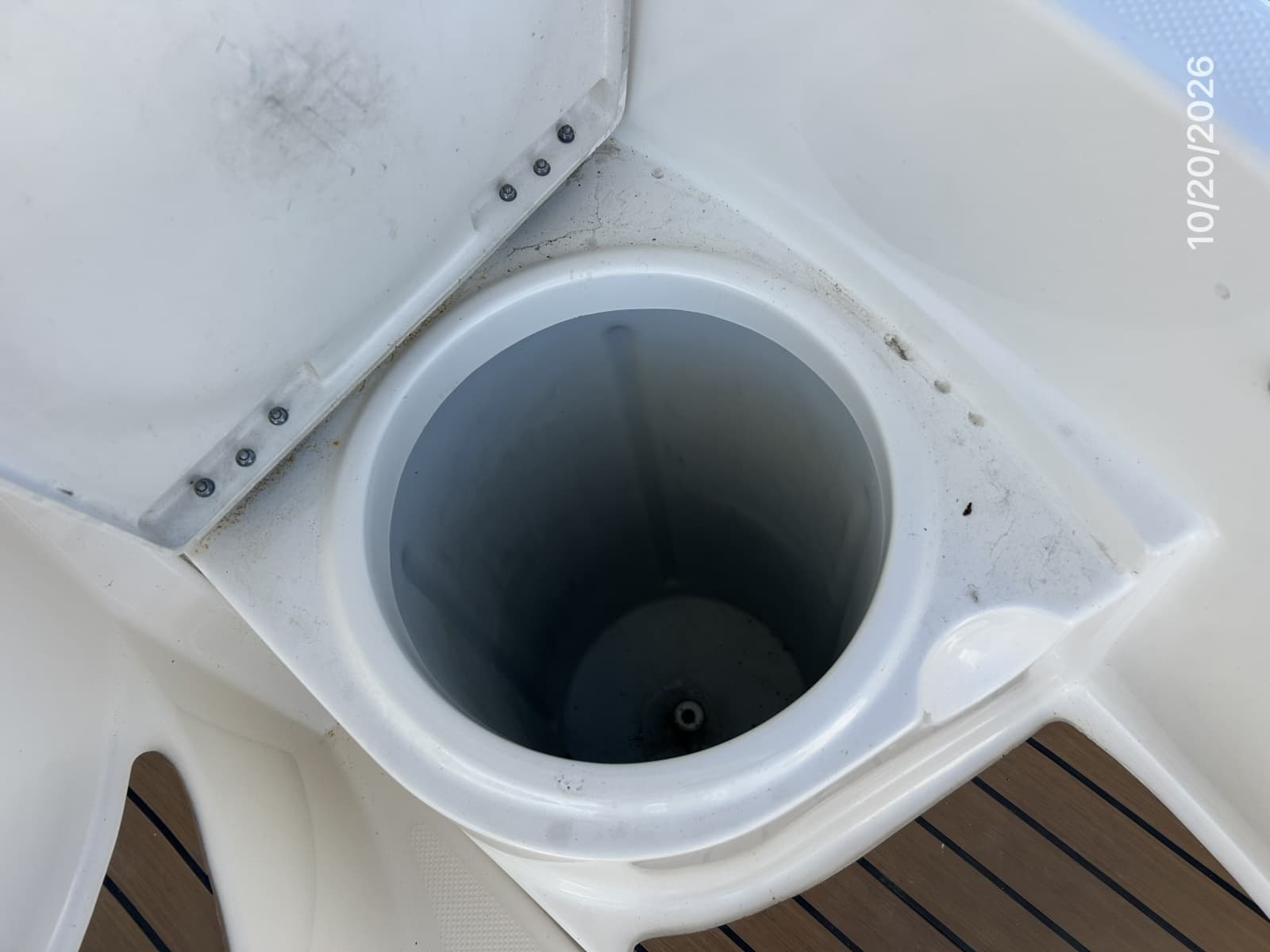 Meridian 441 aftdeck starboard fender storage