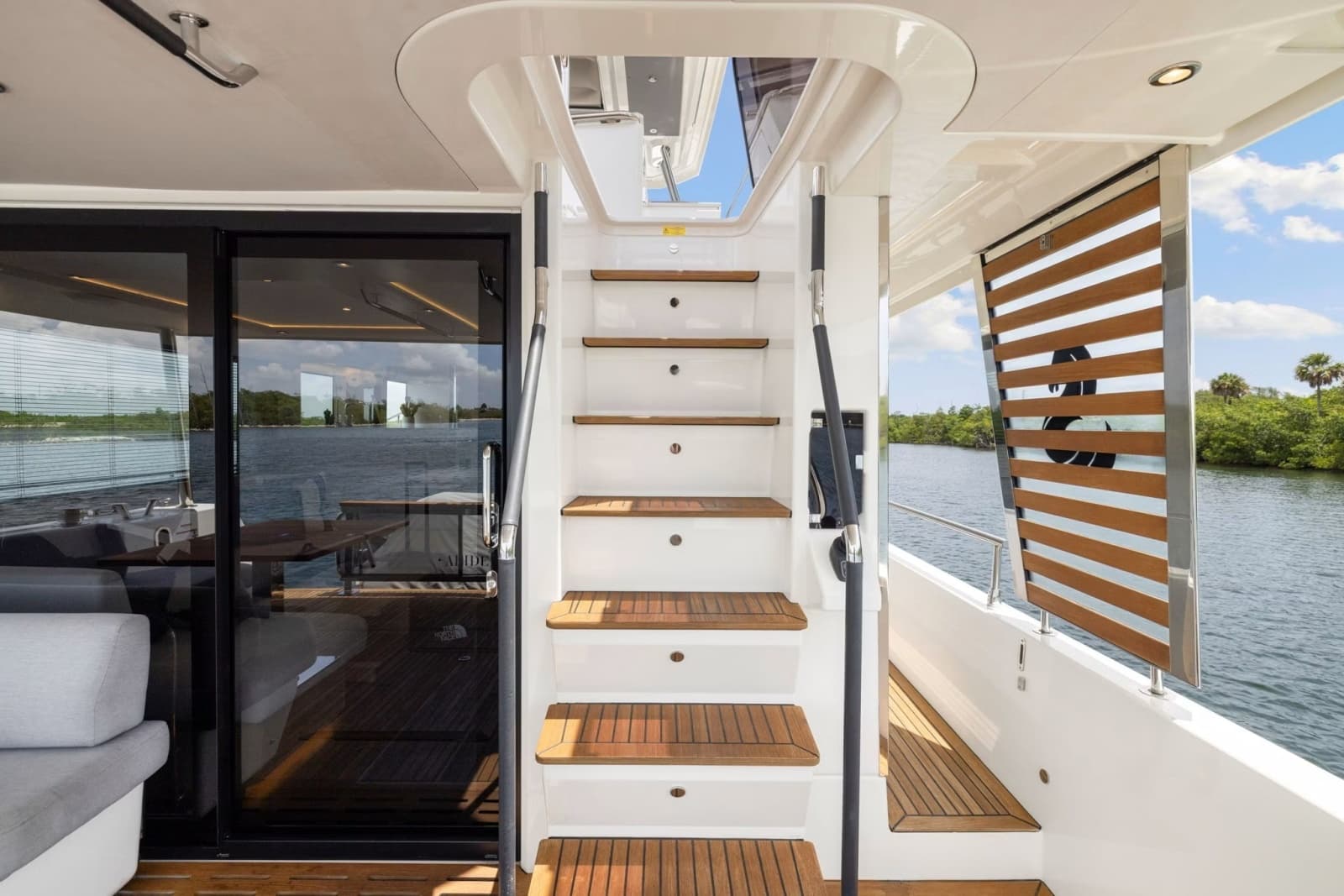2022 Beneteau Grand Trawler 62