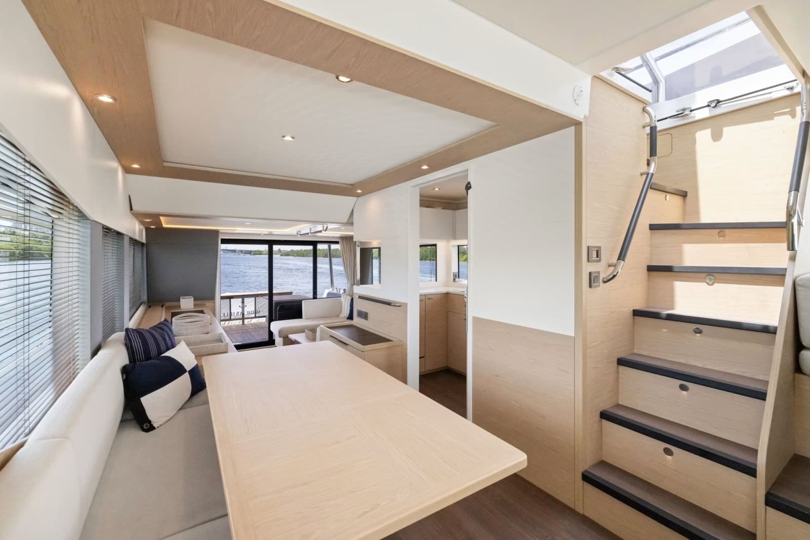 2022 Beneteau Grand Trawler 62