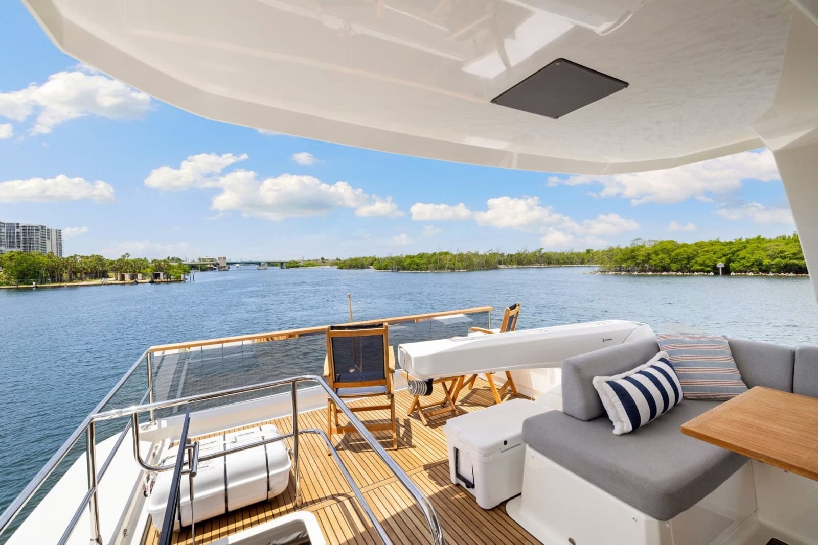 2022 Beneteau Grand Trawler 62
