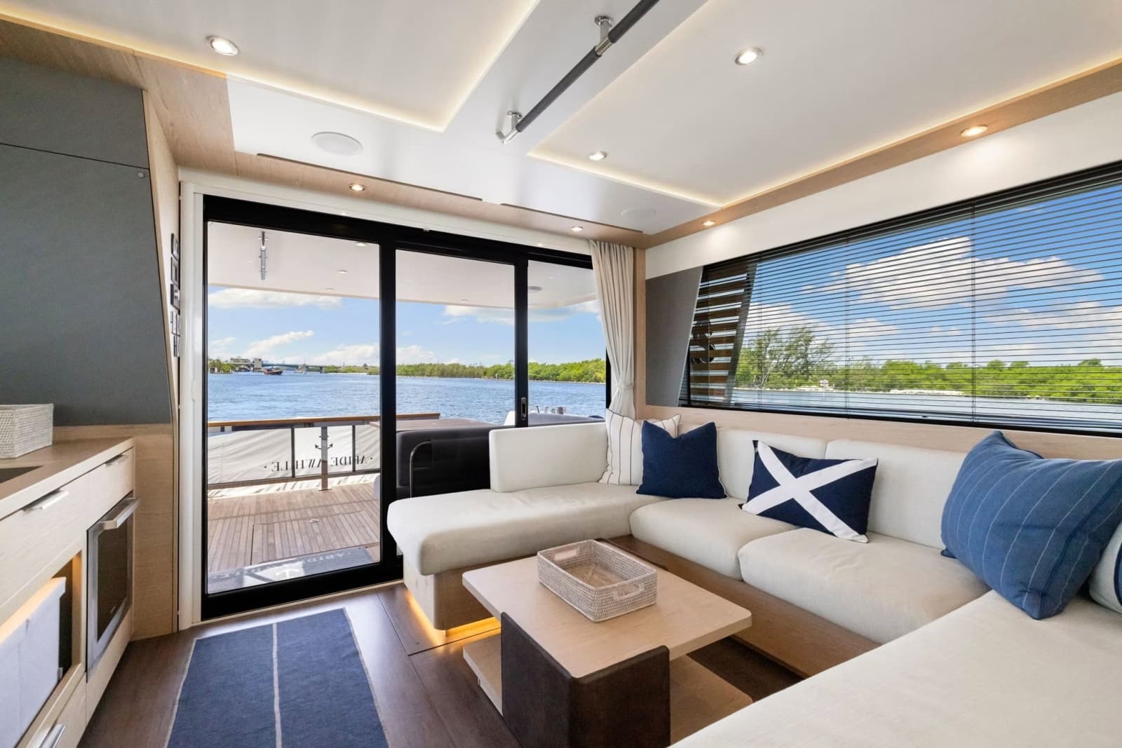 2022 Beneteau Grand Trawler 62