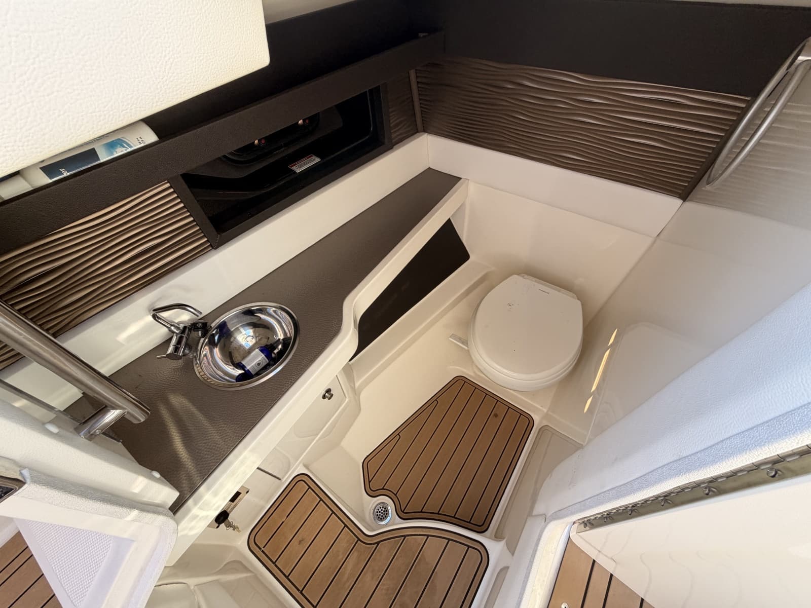 2019 Sea Ray SLX