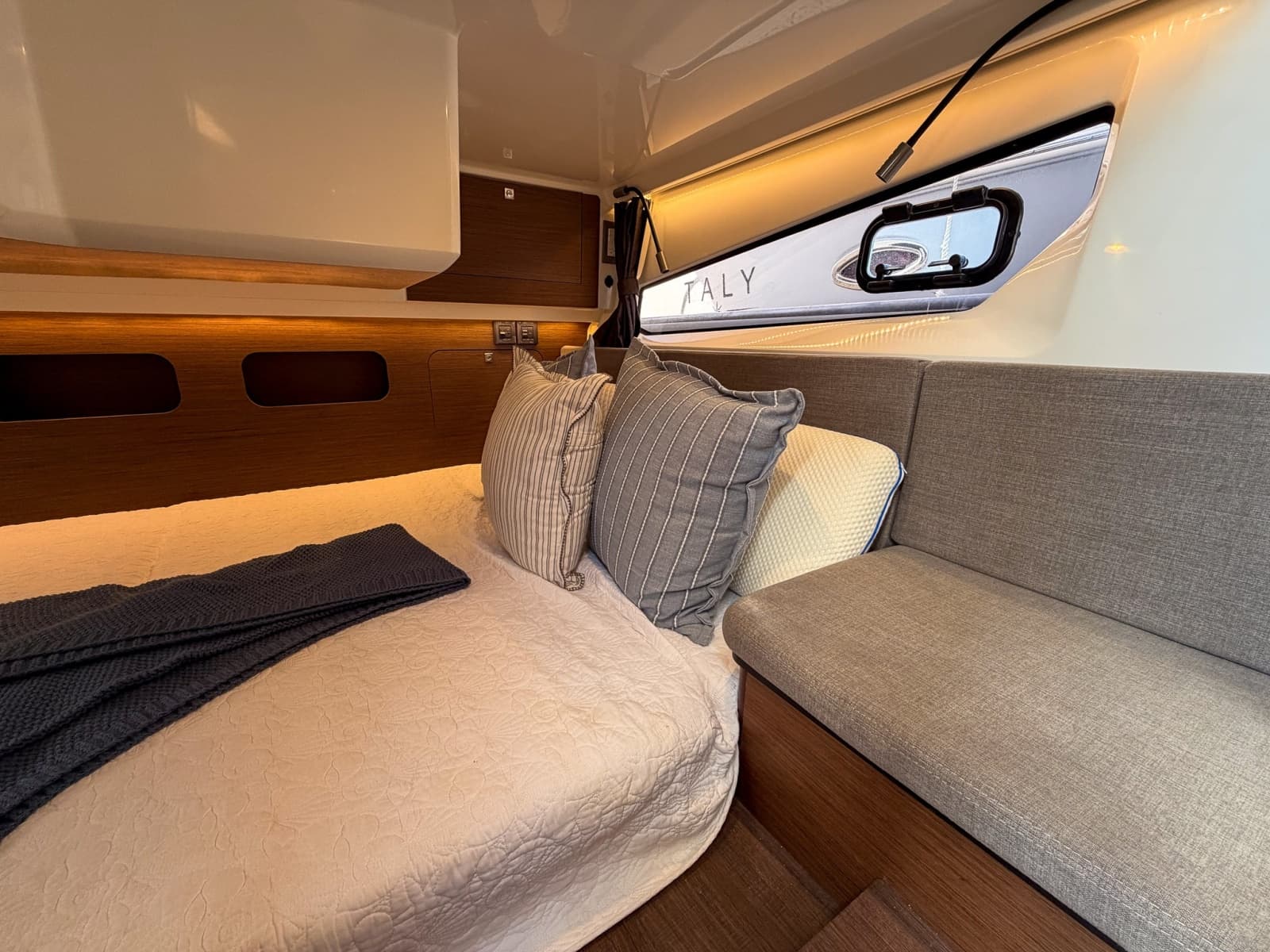 2024 Beneteau Antares 11 Coupe