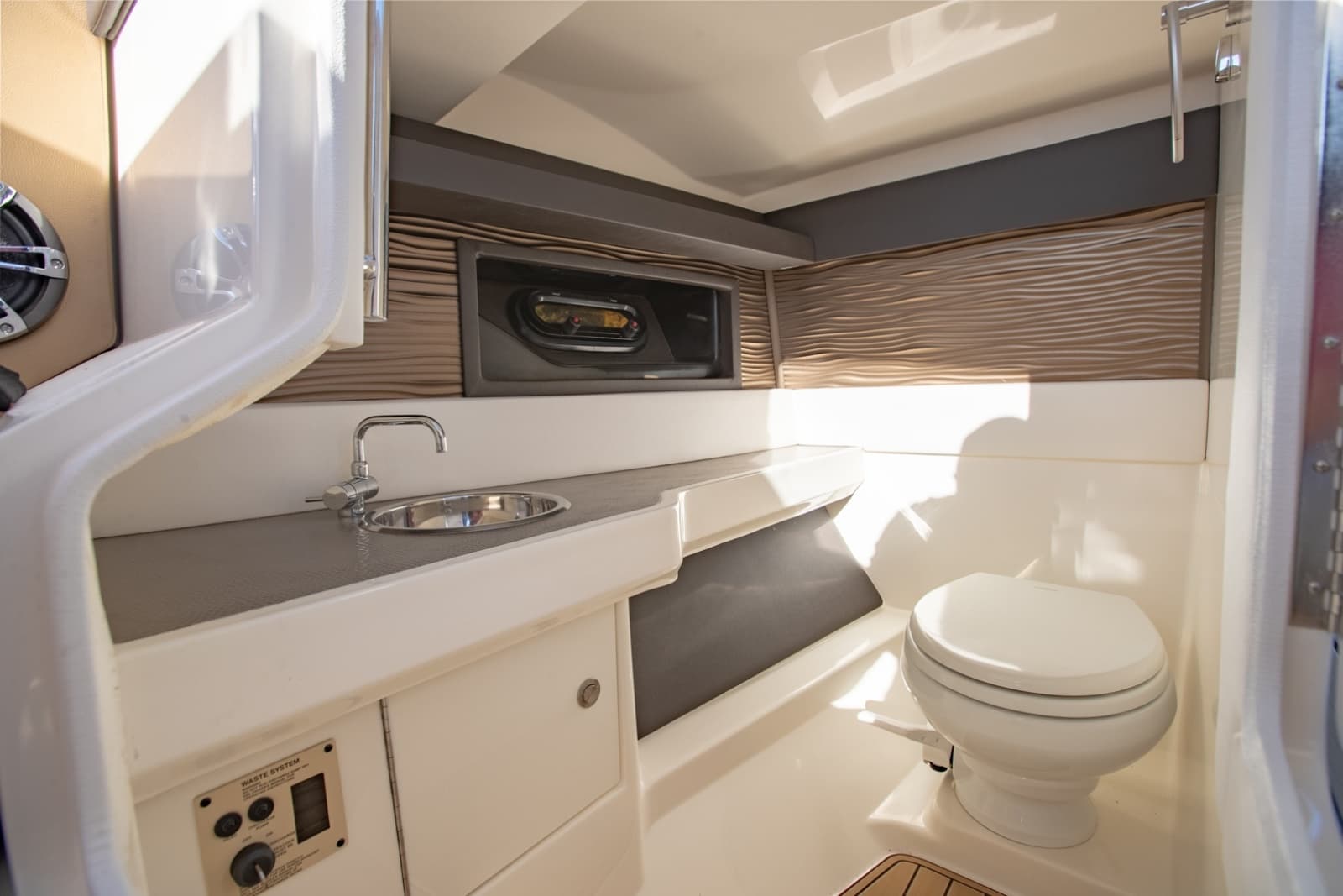 2021 Sea Ray 310 SLX Outboard
