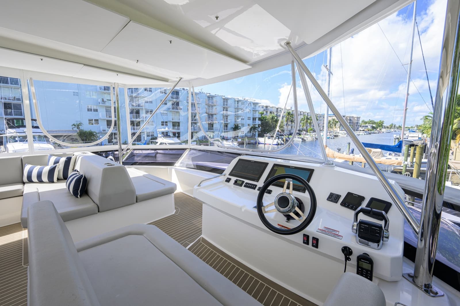 Flybridge Helm