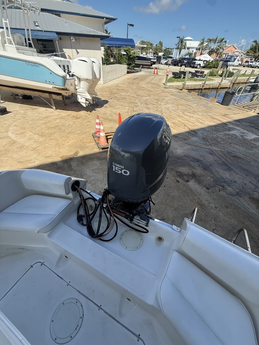 2003 Robalo R190
