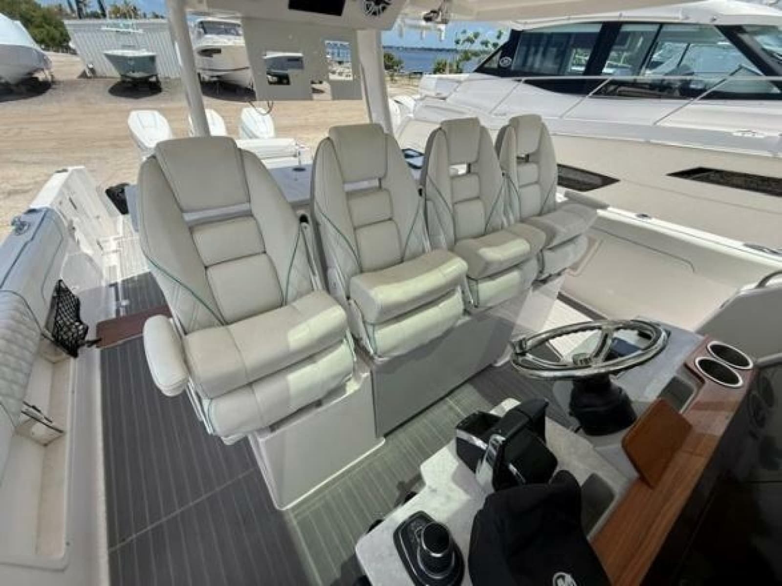 2024 Regal 38 SAV