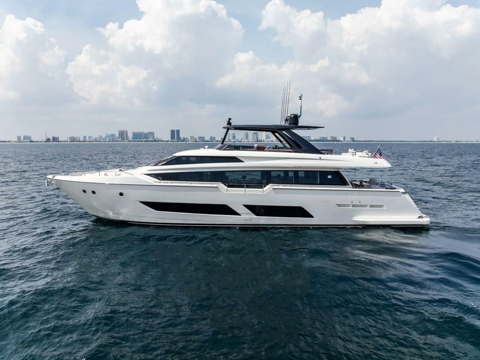 2022 Ferretti Yachts 850 Motoryacht