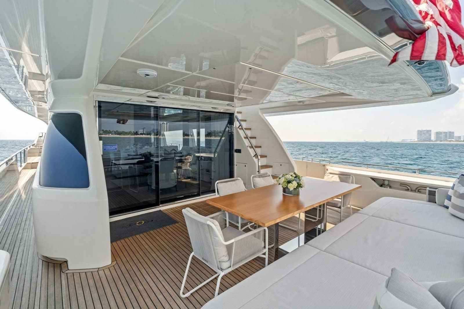 2022 Ferretti Yachts 850 Motoryacht