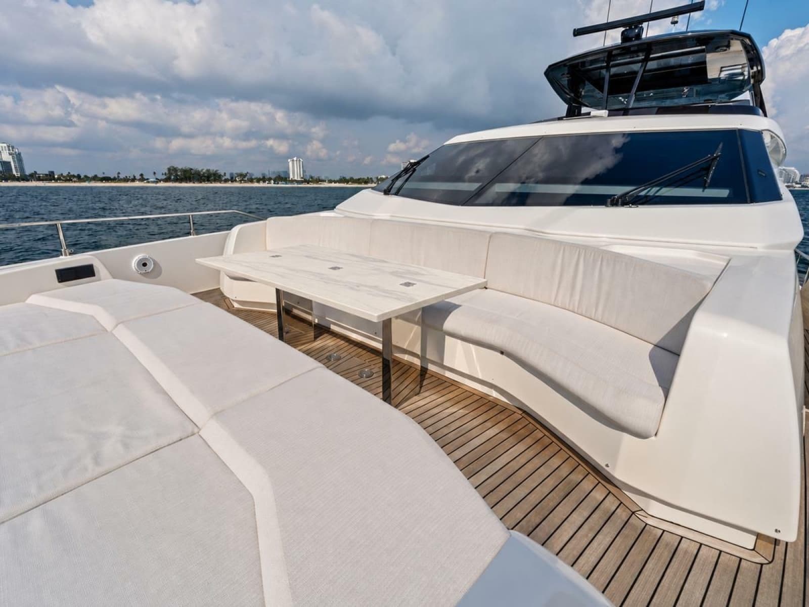 2022 Ferretti Yachts 850 Motoryacht