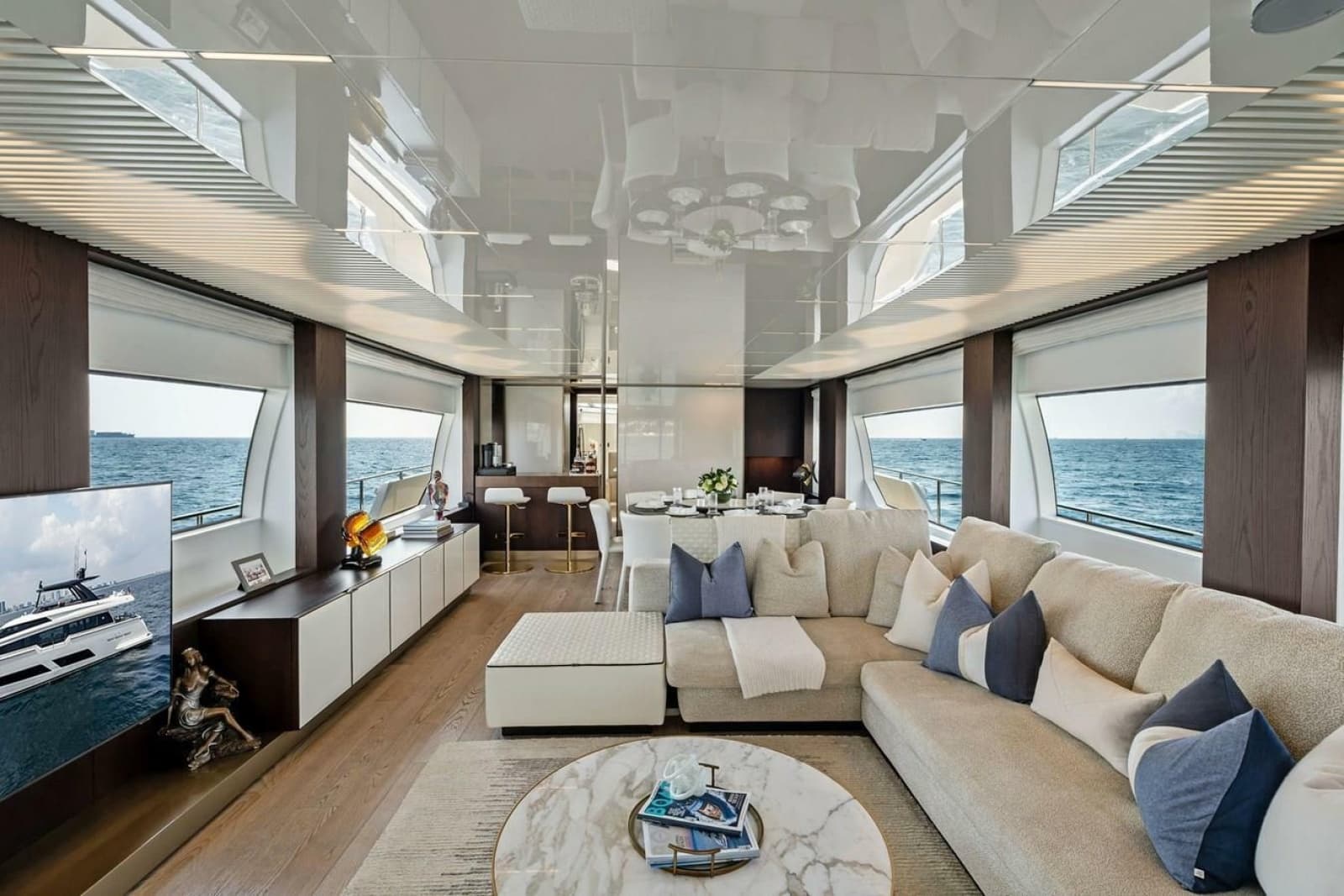 2022 Ferretti Yachts 850 Motoryacht