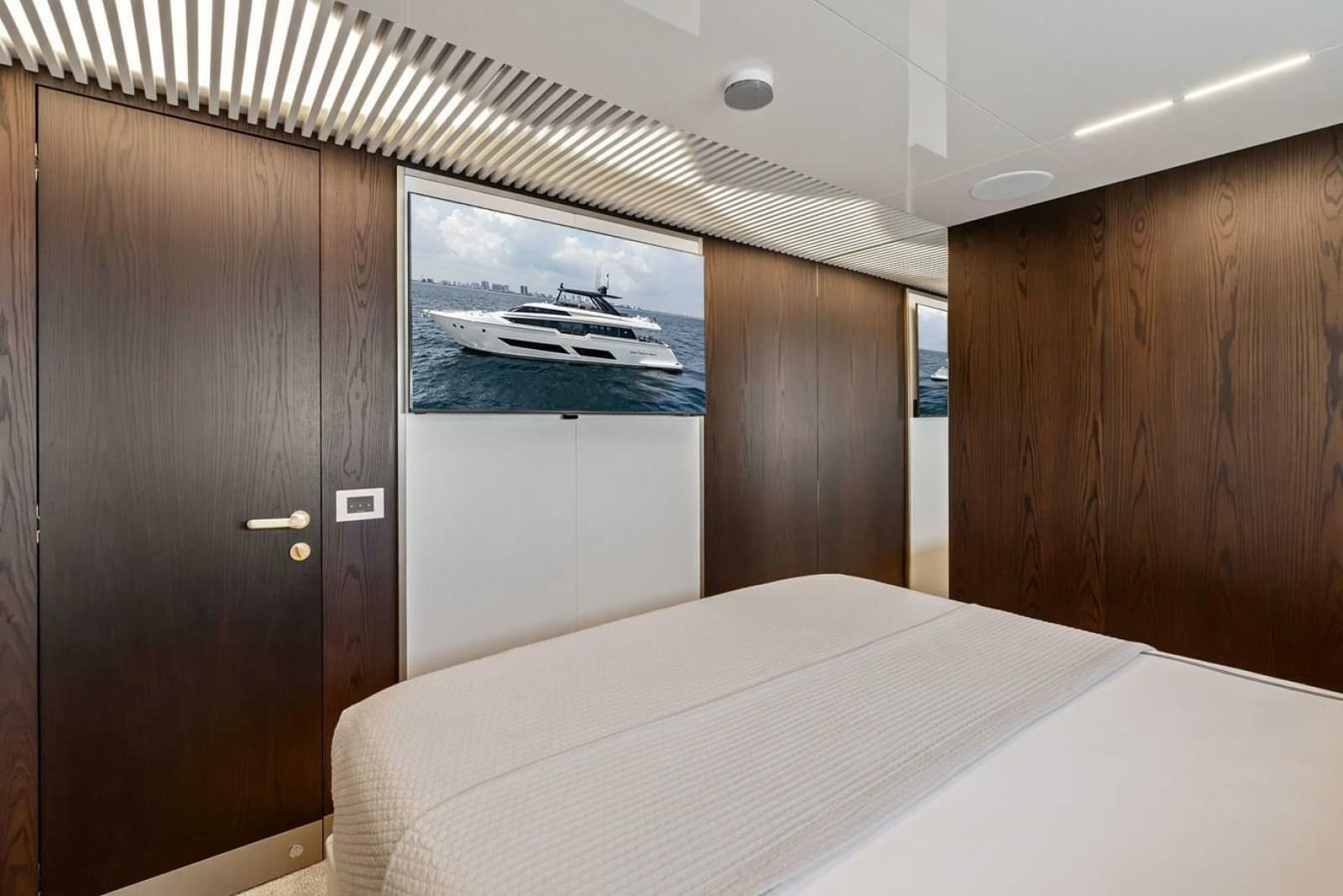 2022 Ferretti Yachts 850 Motoryacht