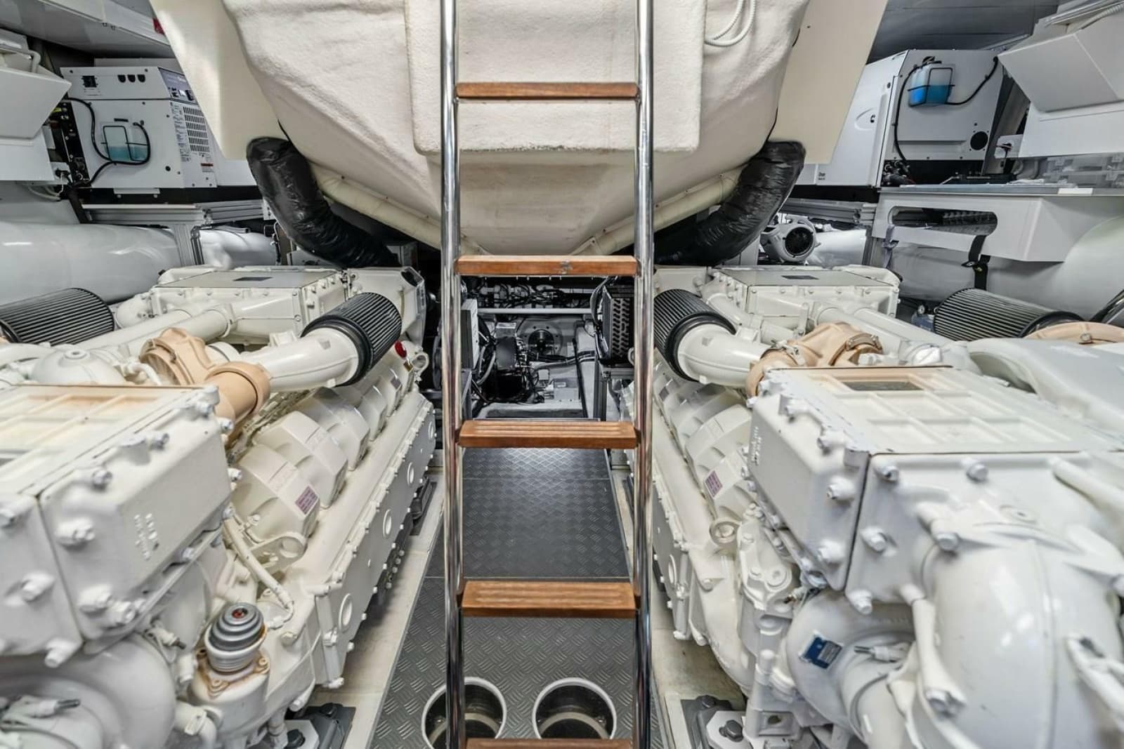 2022 Ferretti Yachts 850 Motoryacht
