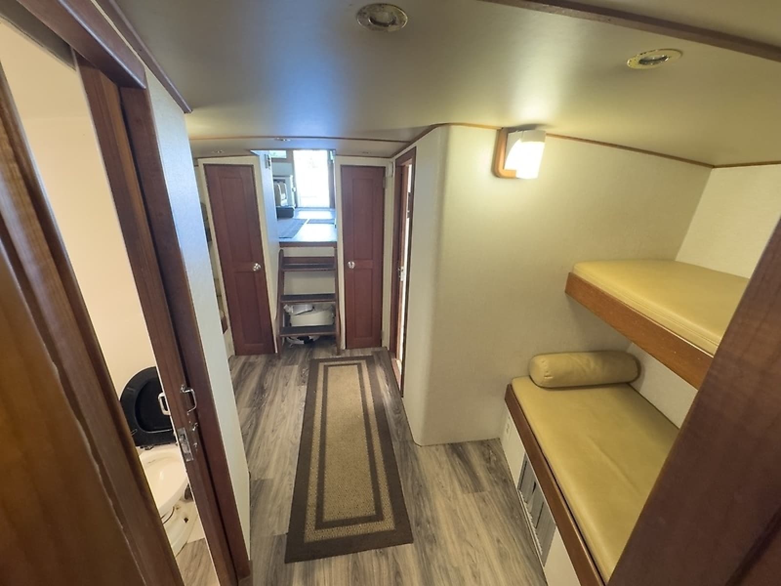 0006015805