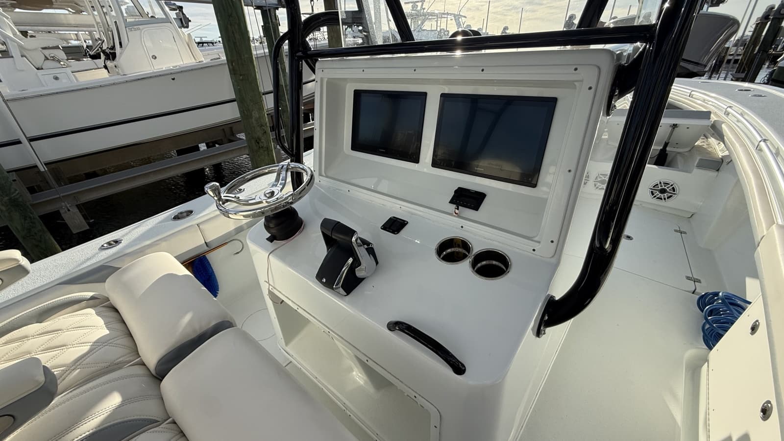 2022 Yellowfin 32 Offshore