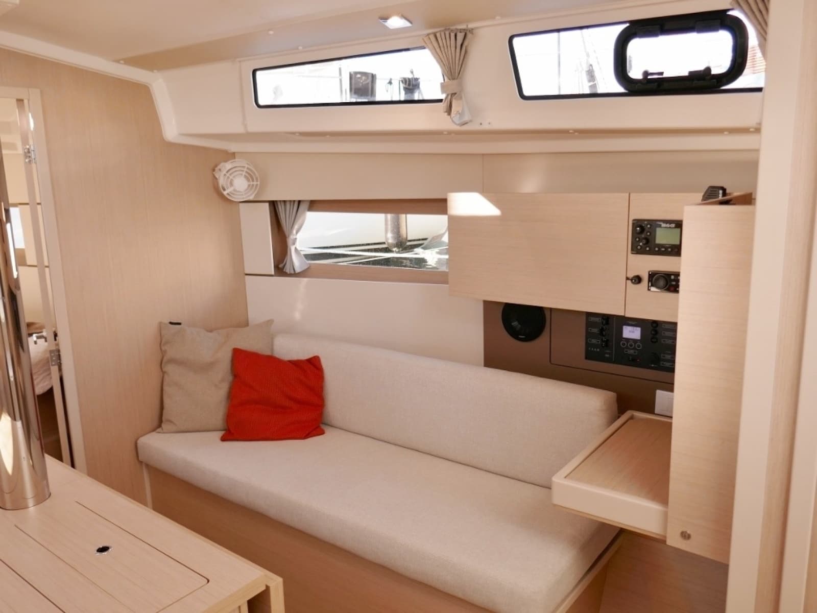 Beneteau Oceanis 38.1