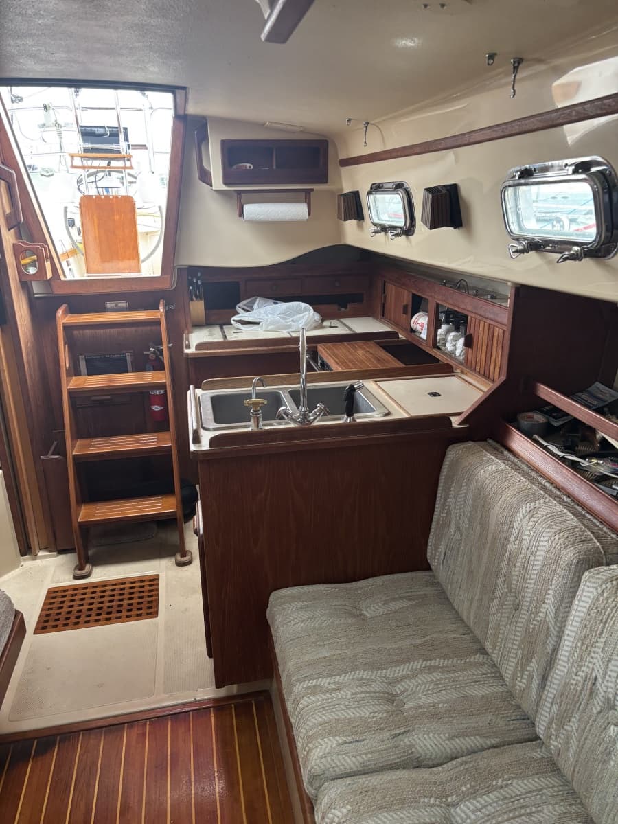1987 Island Packet 31
