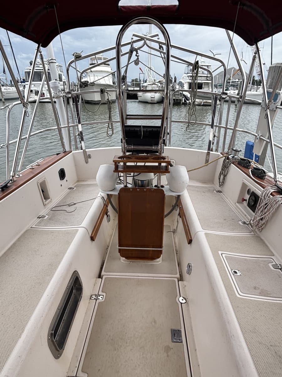1987 Island Packet 31