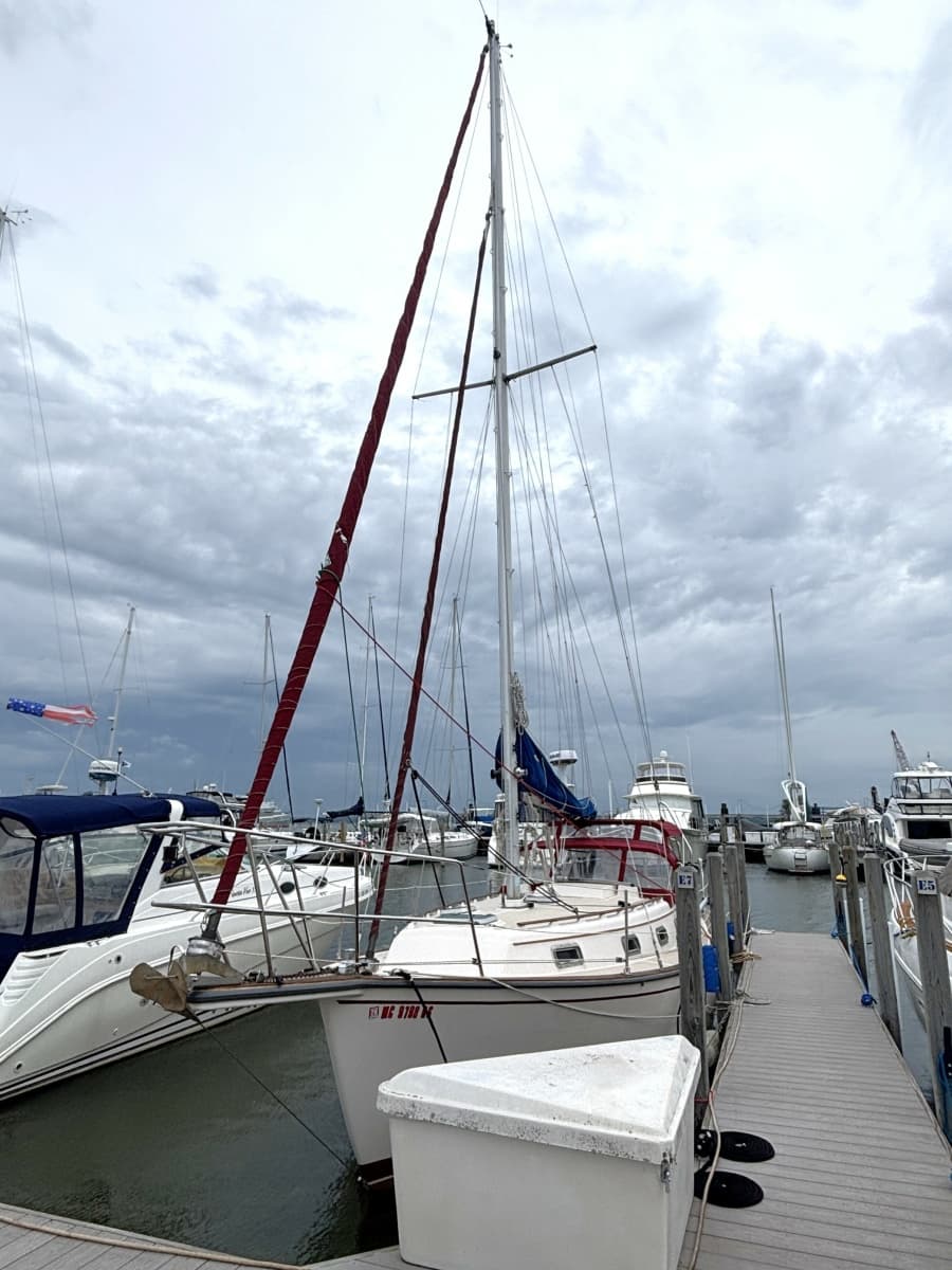 1987 Island Packet 31
