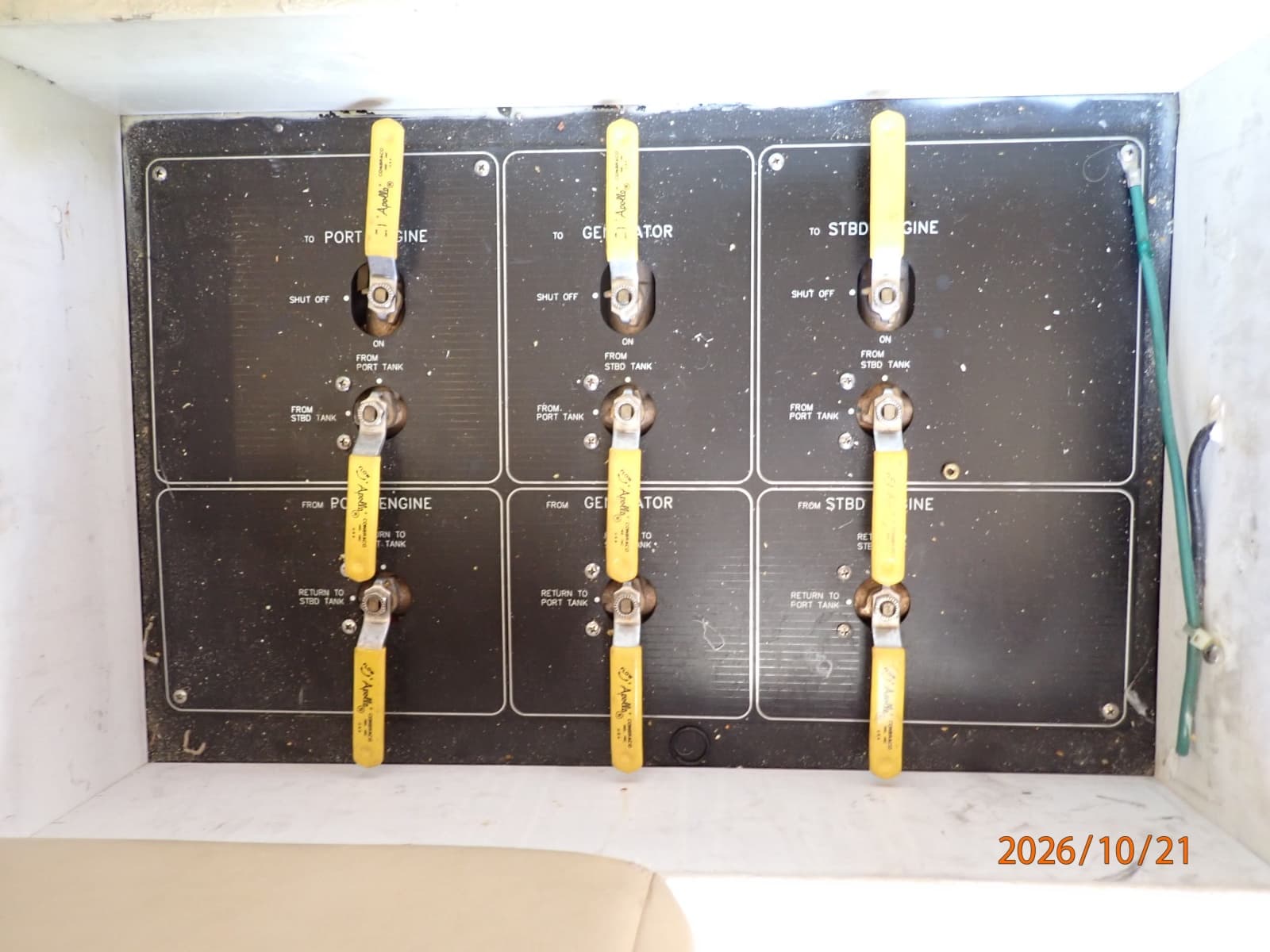 Bayliner 3988 fuel manifold