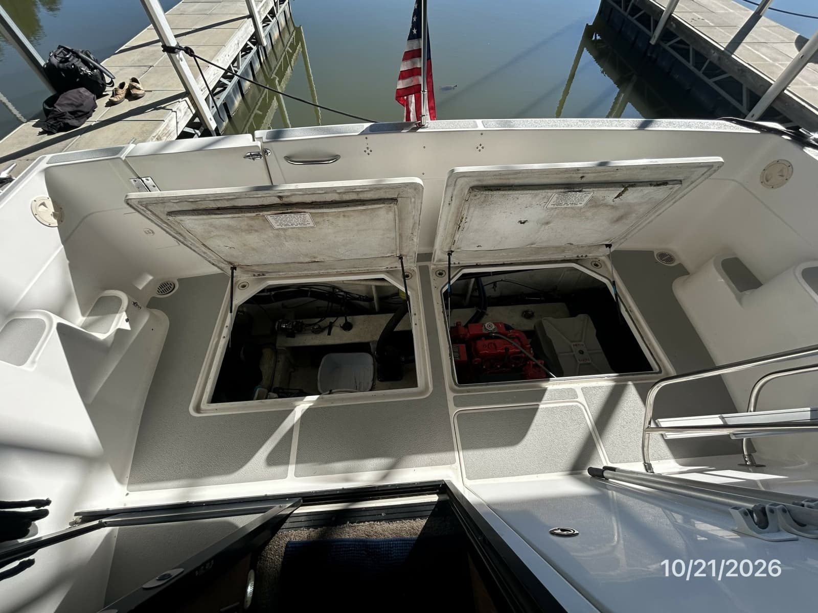 Bayliner 3988 lazarette access
