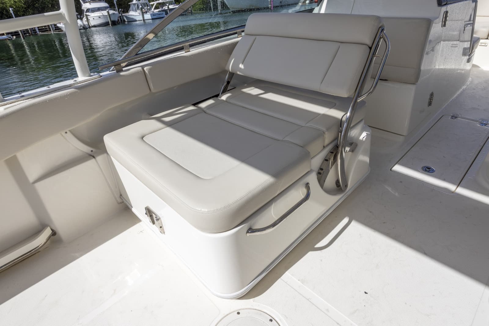 2019 Boston Whaler 270 Vantage