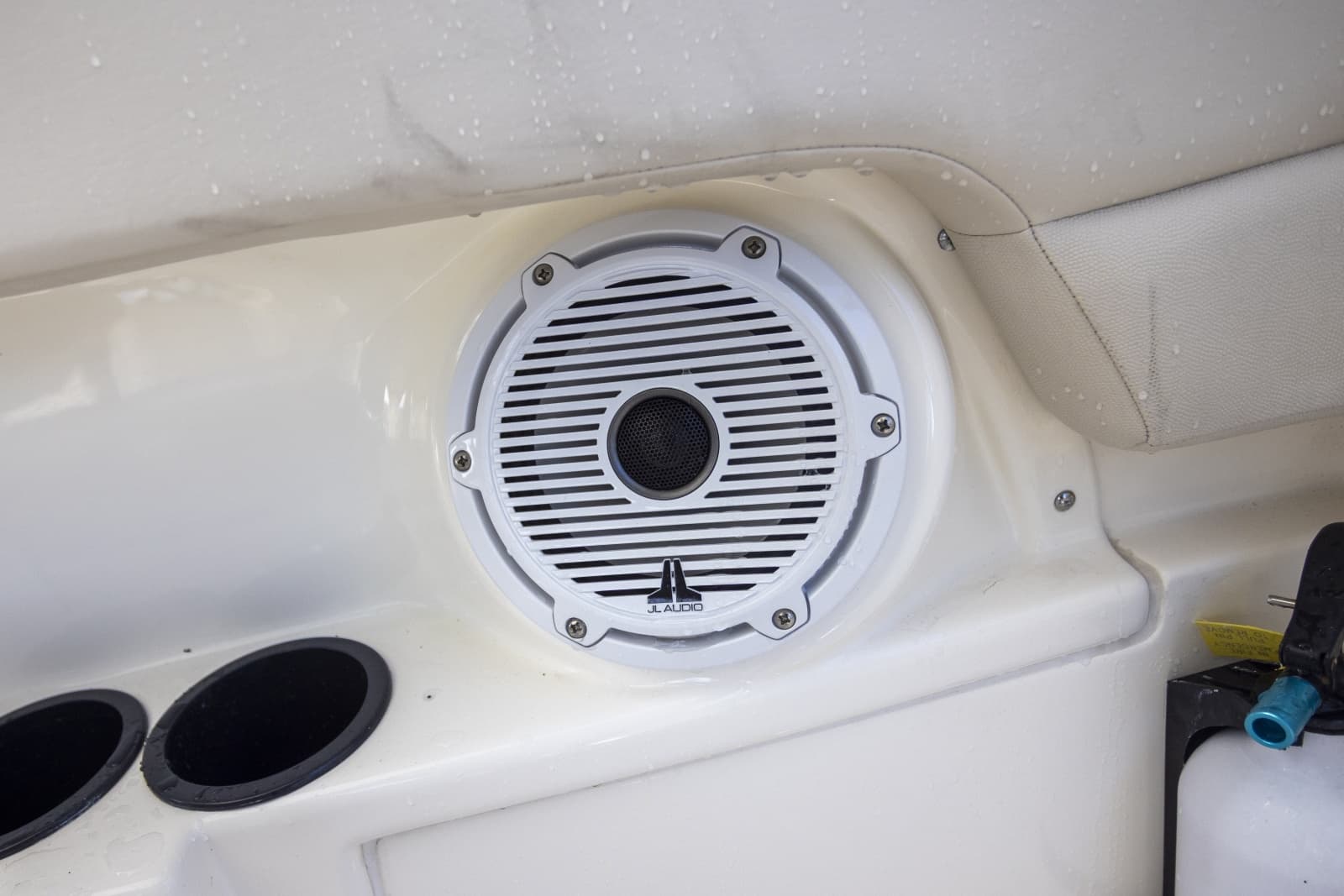 2019 Boston Whaler 270 Vantage
