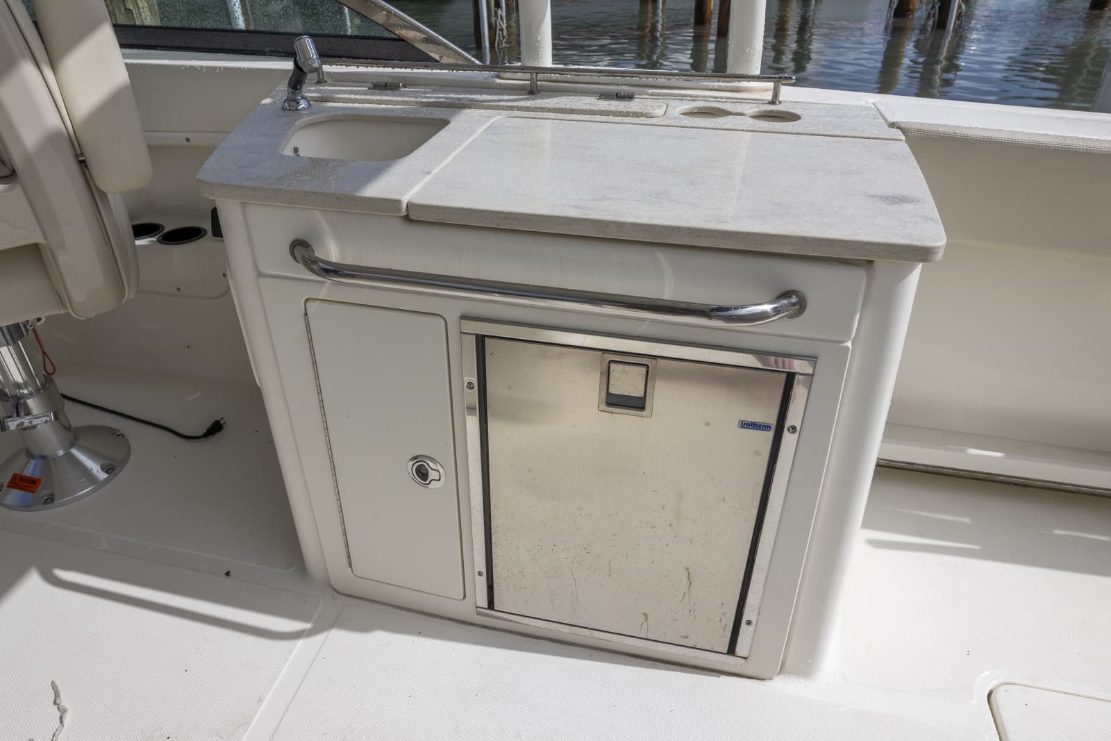 2019 Boston Whaler 270 Vantage