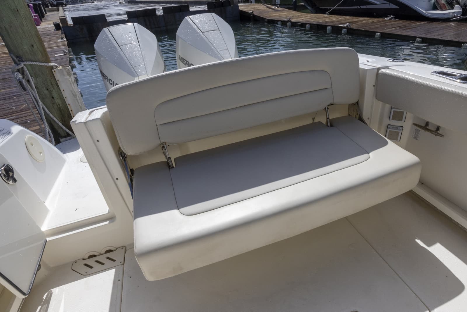 2019 Boston Whaler 270 Vantage