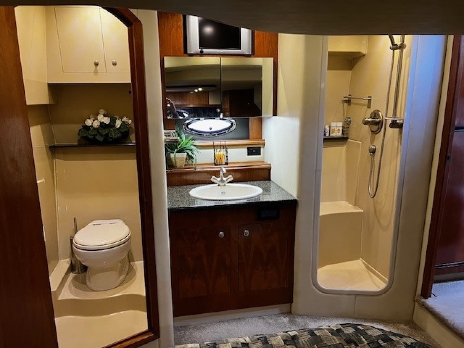 2005 Cruisers Yachts 440
