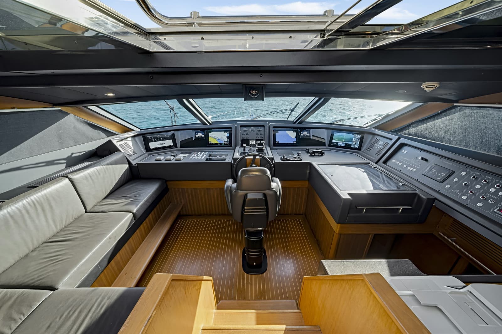 2016 Ferretti Yachts Custom Line